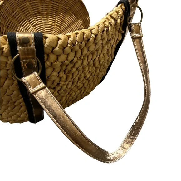 Picnic tote with paper plate holders. - Picture 3 of 5